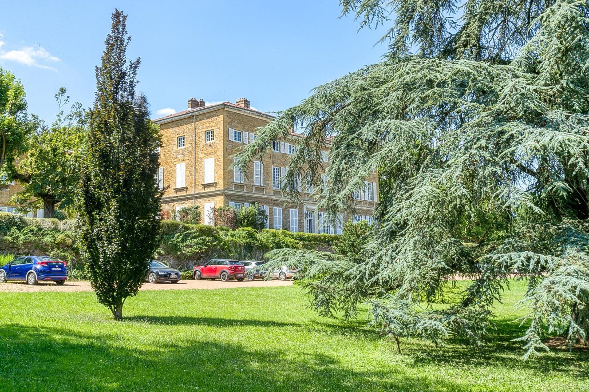 Sejourner Au Chateau De La Roue Grand Appartement Lissieu Eksteriør bilde